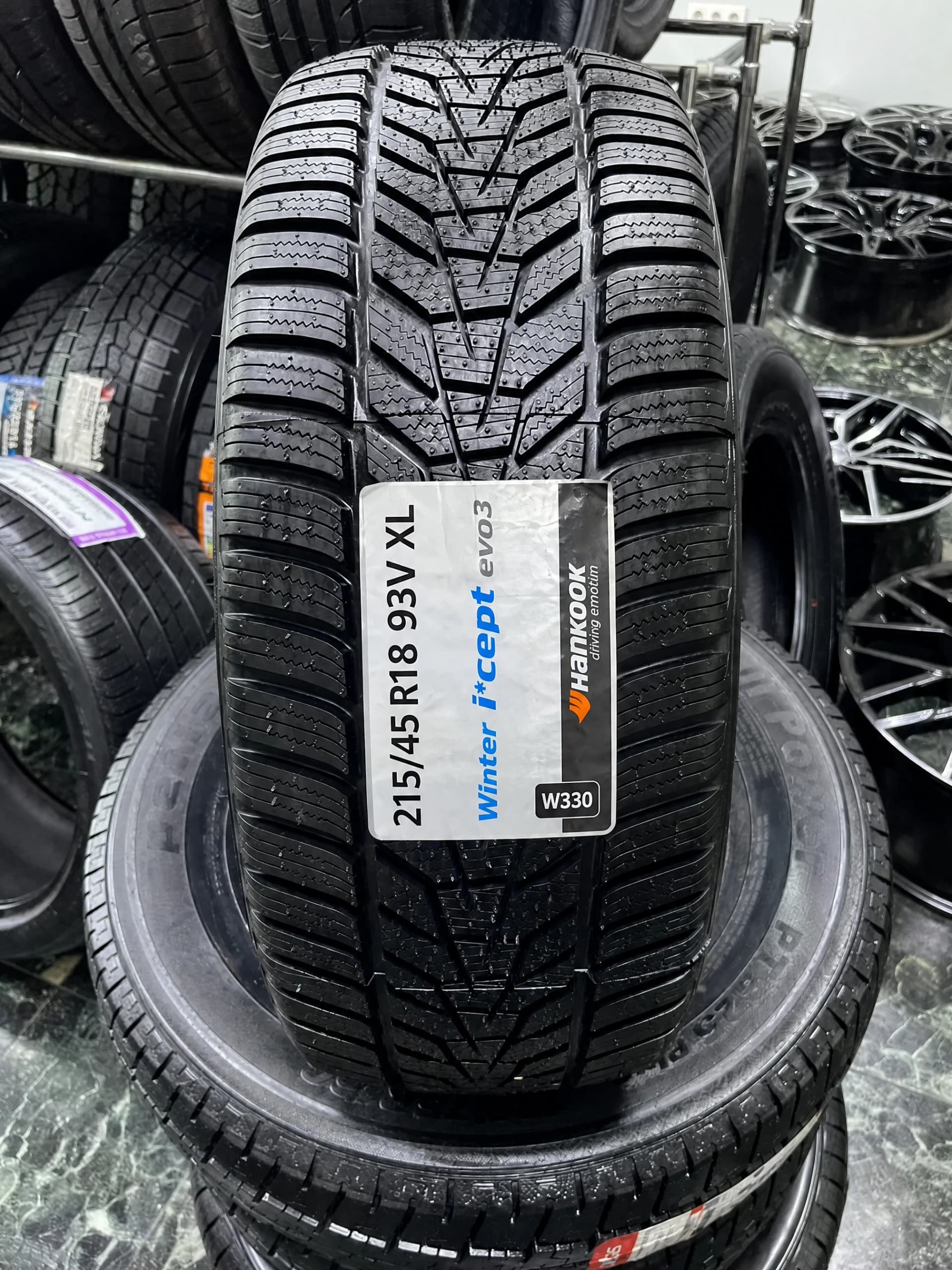 Hankook W330 i cept Evo3 215/45 R18 93V XL