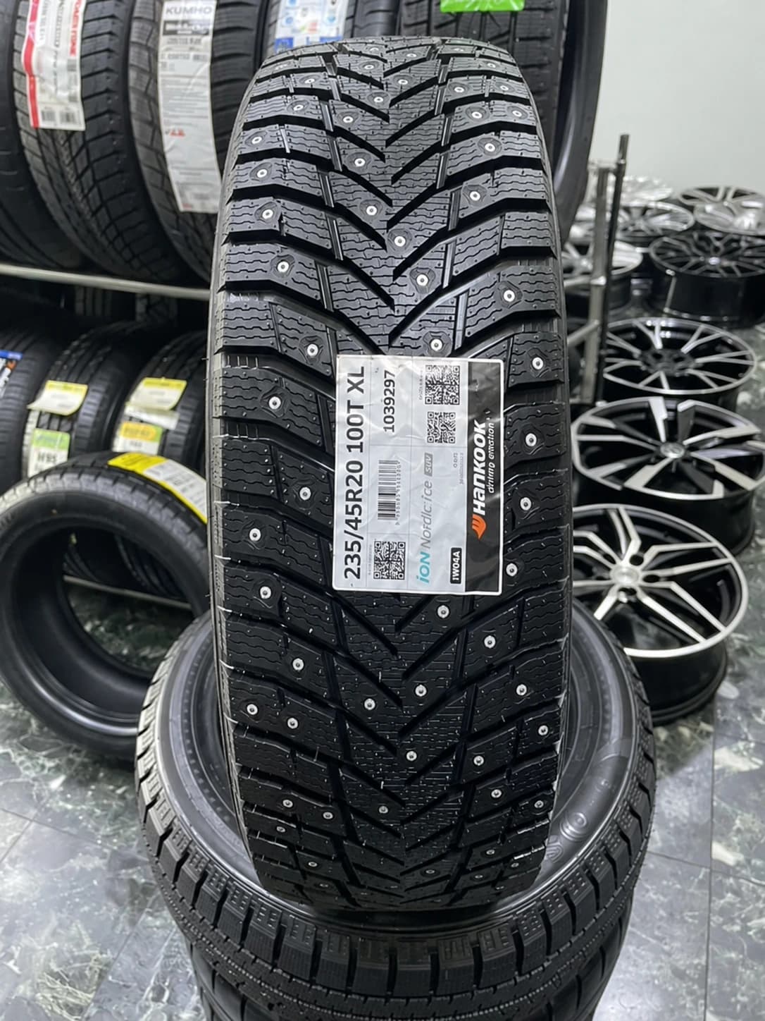 Hankook IW04A iON Nordic I*CE 235/45 R20 100T XL