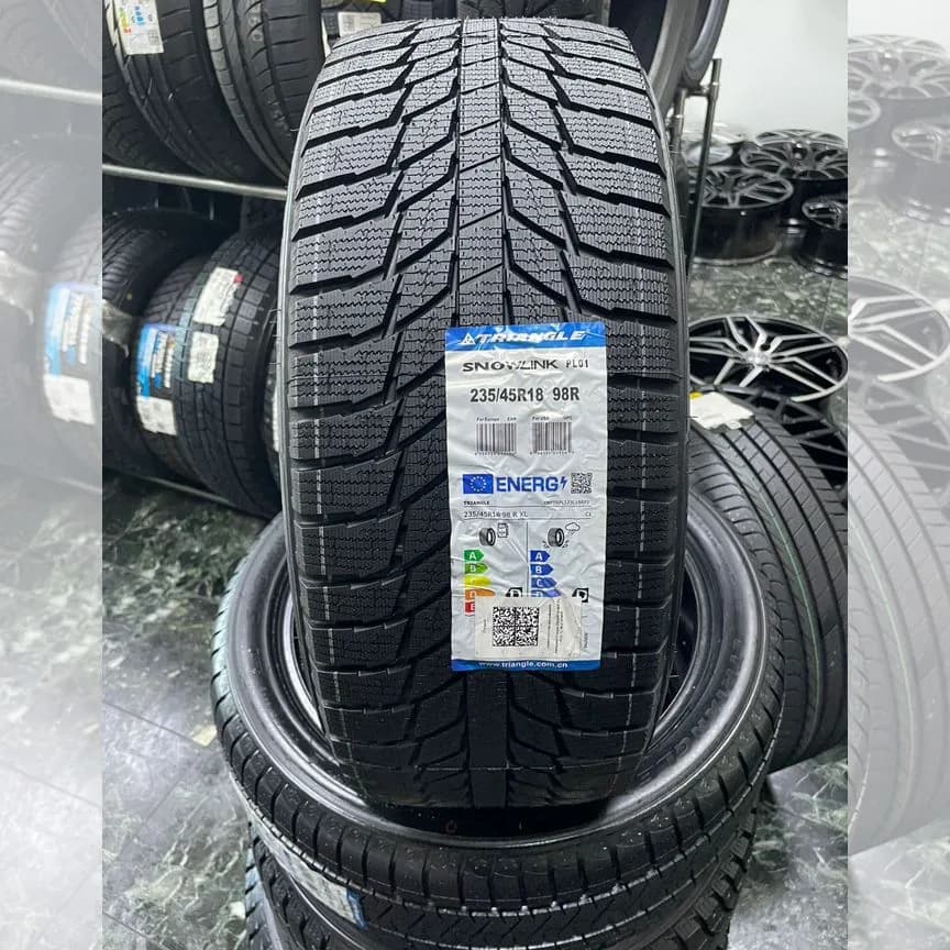 Triangle PL01 235/45 R18 98R