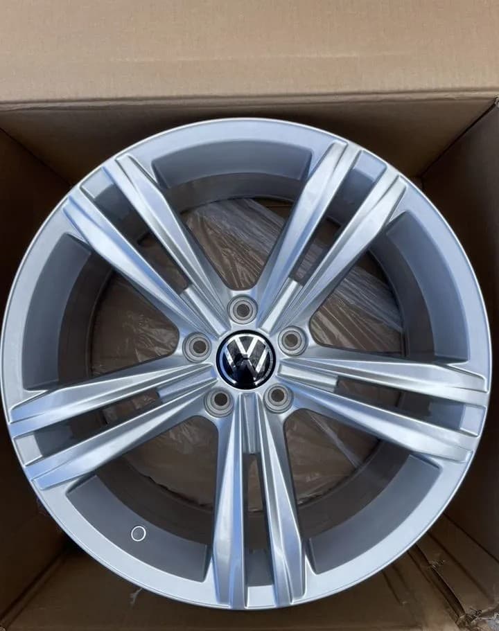 Литые диски FR Replica VV5293 8×R18 5×112