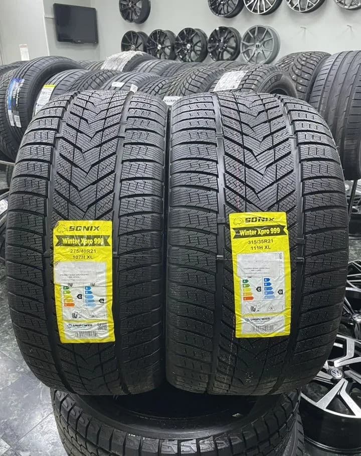 Sonix WinterXPro 999 275/40 R21 и 315/35 R21 111H