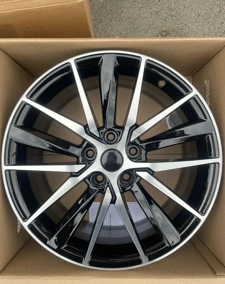 Литые диски Khomen Wheels KHW1714 8×R18 5×114.3