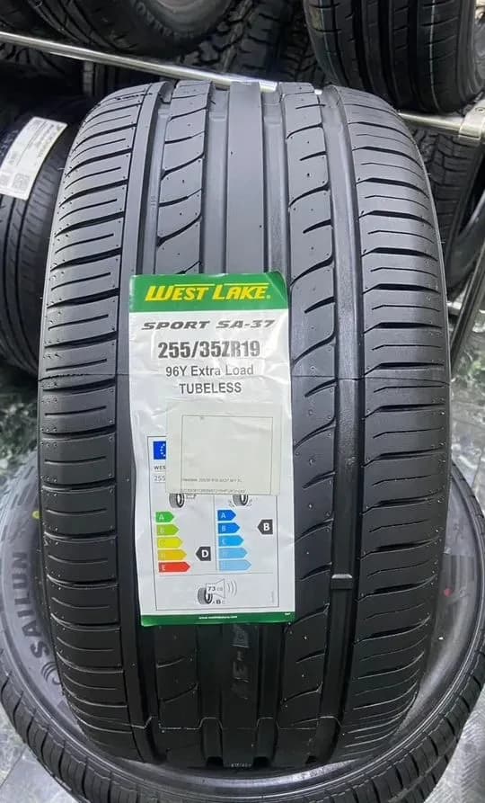 Westlake SA37 255/35 R19 96Y