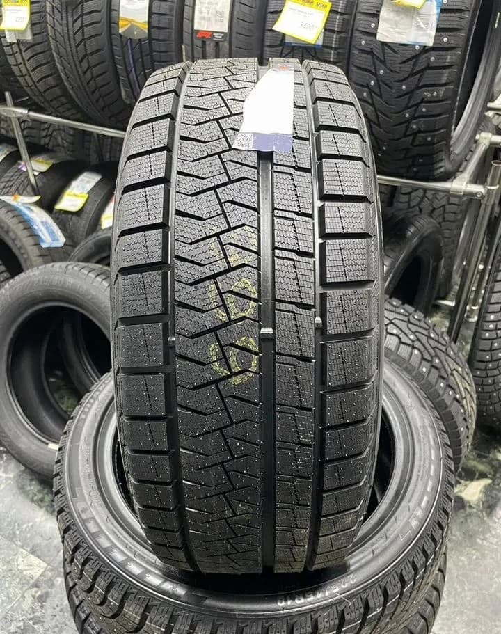 Pirelli Formula Ice FR 235/45 R17 97T